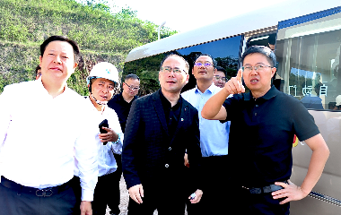 宜賓市南溪區(qū)委書(shū)記、南溪經(jīng)開(kāi)區(qū)黨工委書(shū)記劉剛率隊(duì)調(diào)研遠(yuǎn)東宜賓智能產(chǎn)業(yè)園